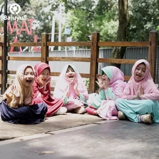 TK0298 Baju Muslim Gamis Anak Cream Marun Duduk Modern Usia Tanggung