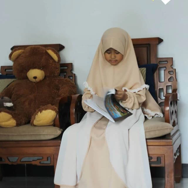TK0853 Baju Muslim Anak Perempuan Kombinasi Putih Kuning Modern Upright
