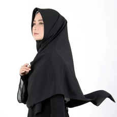 Jilbab Segiempat Jumbo Kerudung Syari Polos Diamond 140x140 Hitam