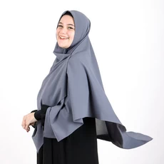 Jilbab Segiempat Jumbo Kerudung Syari Polos Diamond 140x140 Abu