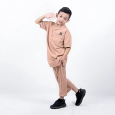 Pakaian Muslim Anak Laki Laki Set Celana Saku Dada Milo Cream
