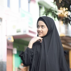 Jilbab Anak Syari Hitam Cadar Umur 13 Tahun