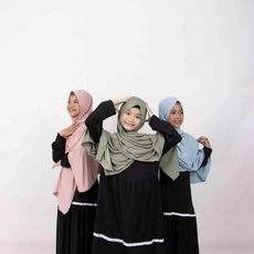 Jilbab Putih Anak Lebaran Usia Tanggung